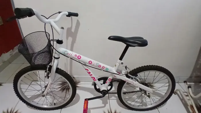 Bicleta infantil Caloi aro 20 Branca com cestinha