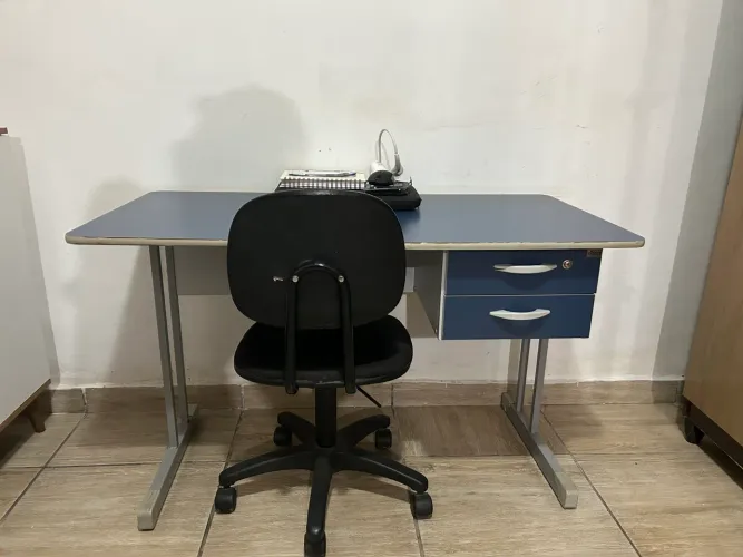 Escrivaninha + cadeira