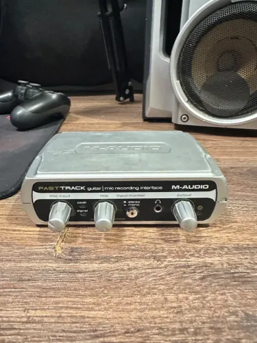 M-Audio Fast Track USB Original + Cabo USB | Interface de Áudio