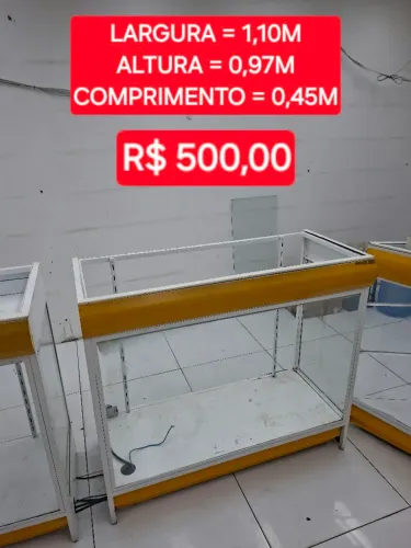 Balcão de vidro com detalhes amarelos. Tamanho na imagem