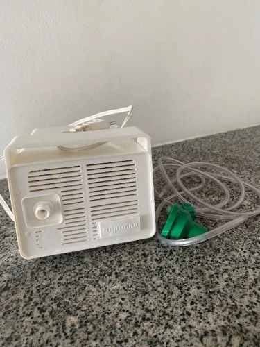 Inalador Nebulizador Nebular Plus Daru Bivolt Garantia 2anos Branco 127/220v