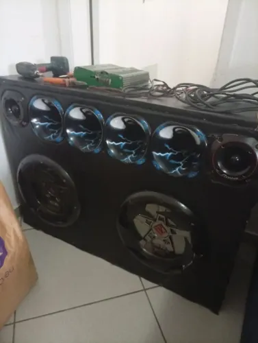 Caixa de som automotiva