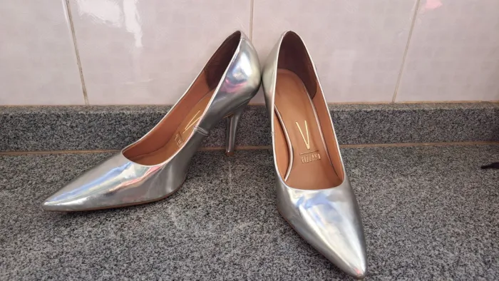 Scarpin prata