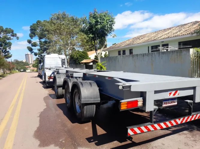 Carreta porta container