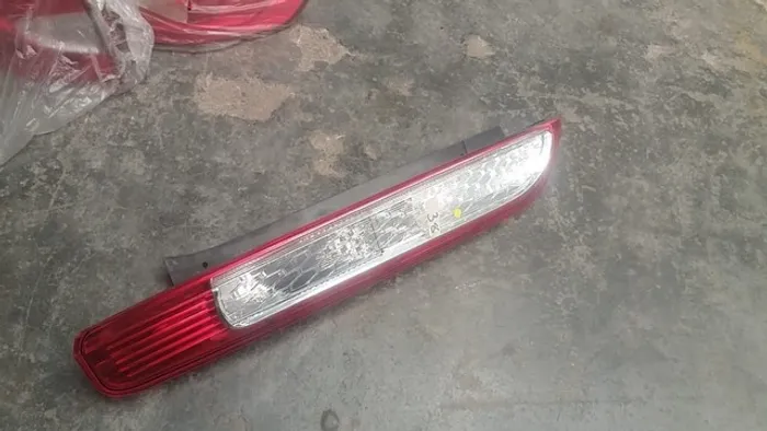Lanterna Ford Focus Hatch 2009 2010 2011 2012