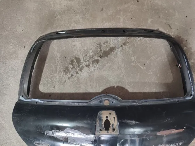 Tampa Traseira Clio 2011 *COM DETALHES*