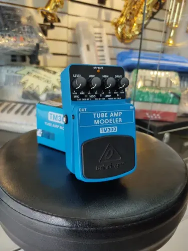 Pedal Para Guitarra Behringer Tm300 Tube Amp Modeler