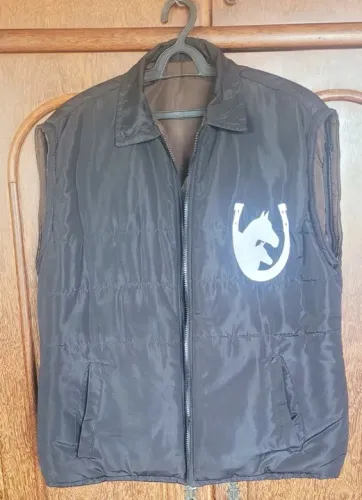 Colete Country e blusa manga longa dois em um. Excelente estado de conservação
