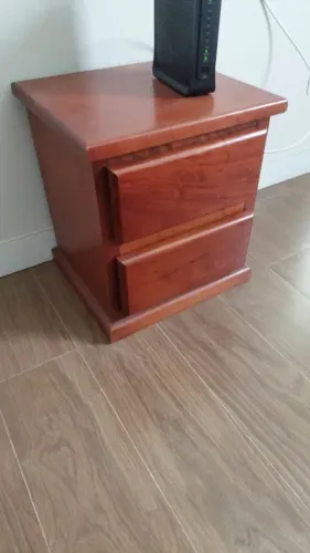 2 Mesas de cabeceira