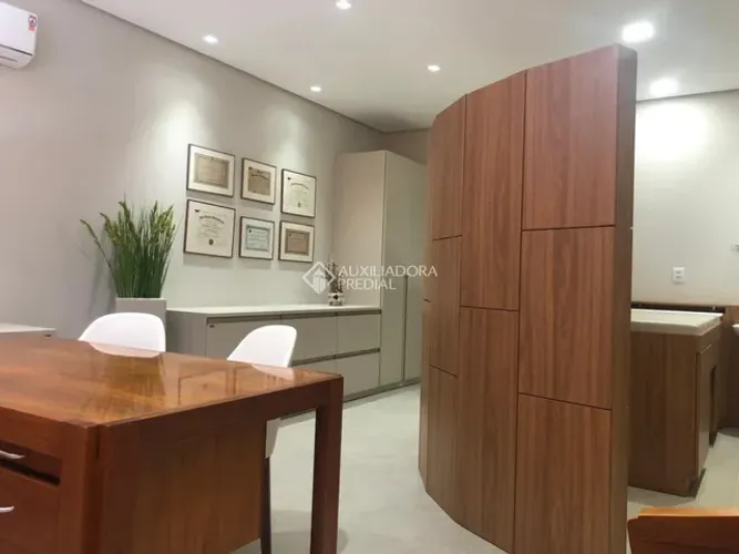 CONSULTÓRIO MOBILIADO EM VERSÃO DE LUXO PRÓXIMO AO MAR EM XANGRI-LÁ- RS