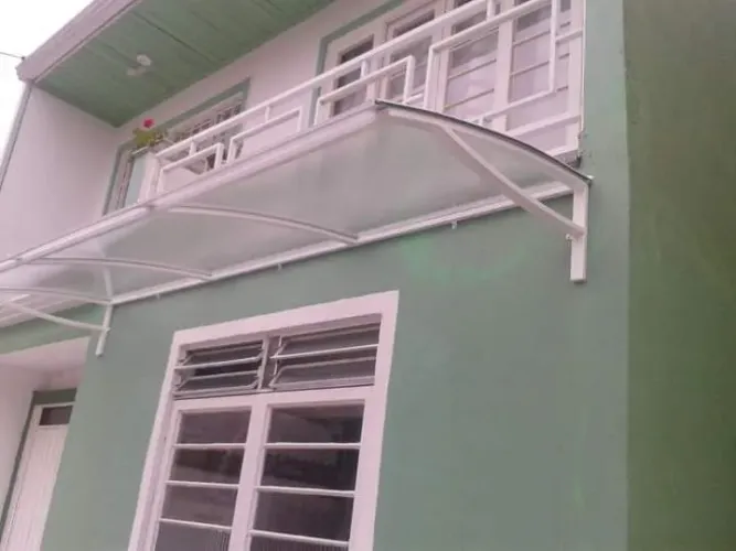 TOLDO EM POLICARBONATO