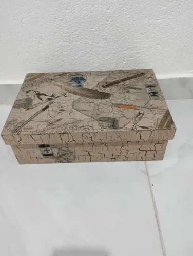 Caixa decorativa antiga.