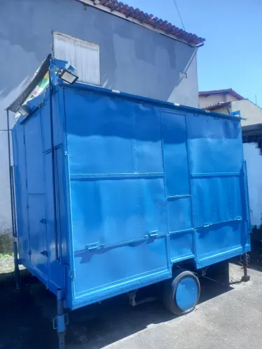 Trailer/Food truck em aço azul, ideal para seu negócio!