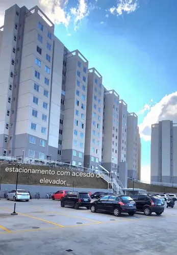Alugo apartamento com 2 dormitórios 