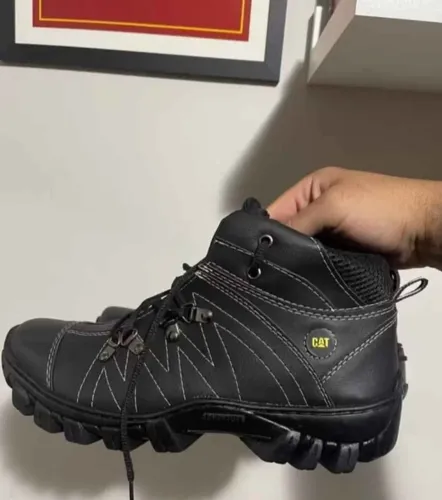 Bota Adventure CAT