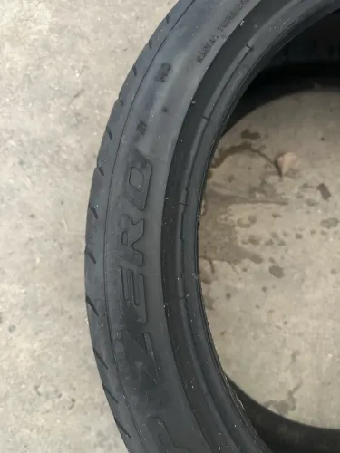4 Pneus Pirelli Aro 18 235/40 P Zero Run Flat