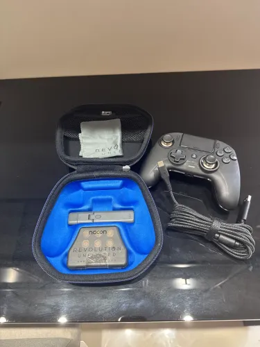 Controle Nacon Revolution Unlimited Pro - Aberto, nunca usado