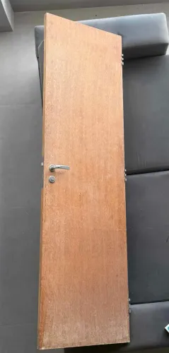Porta Madeira Maciça com maçaneta 60 cm x 2,08