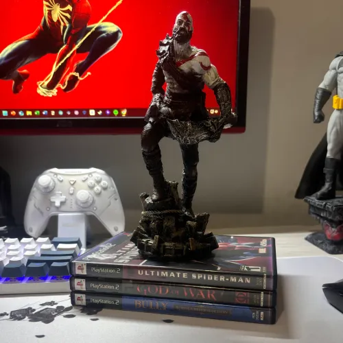 Jogos Ps2 + Action Figure KRATOS 
