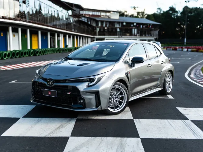 Toyota GR Corolla Core 1.6 Turbo 2024 - 8.362km e Aerofólio Aftermarket!
