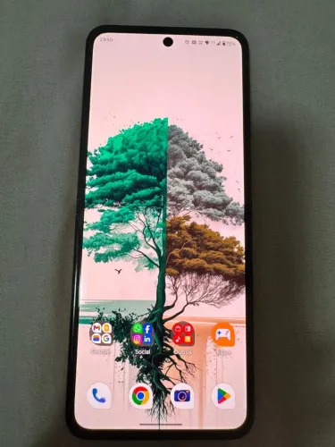 Moto Razr 50 Ultra Peach