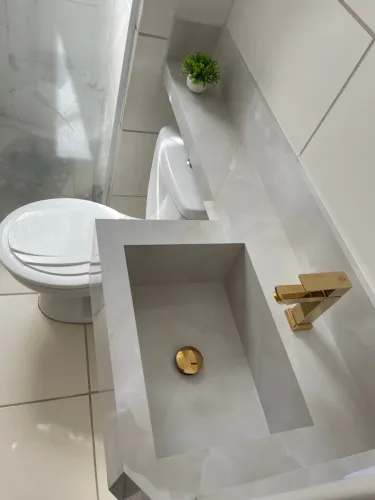 Cuba de banheiro moderna em porcelanato
