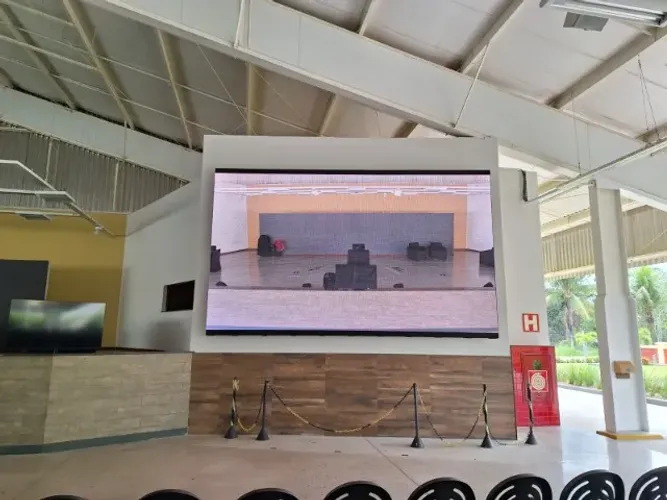 Painel de LED Indoor P7.62 - SA Amélia Rodrigues BA SKU: 2054667