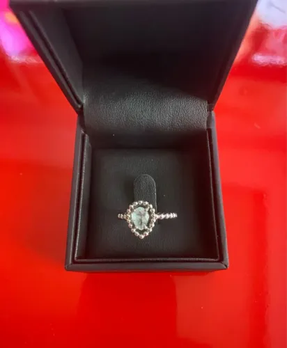 anel em prata 925 TAM 18 com pedra transparente referente mês do ano tam 19 vivara