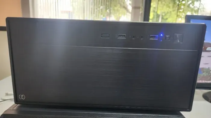 Gabinete Xeon E5-2670 V2 10c/20t 32GB Ram GTX 1050 M.2 256GB