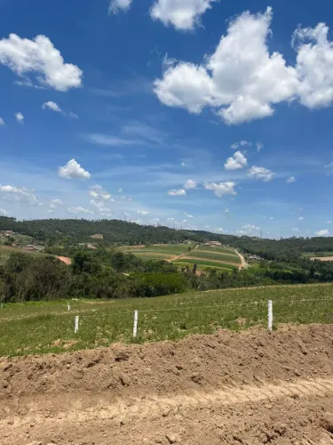 He Um belo terrenão em parcelas fixas!