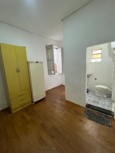 Quarto mobiliado a PARTIR de 750 e suítes com banheiro privativo a PARTIR de 1.000