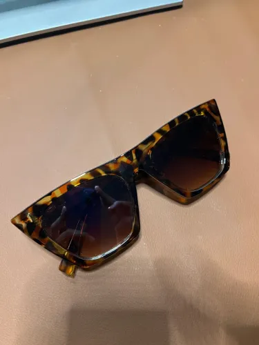 Óculos de Sol Tartaruga Moderno