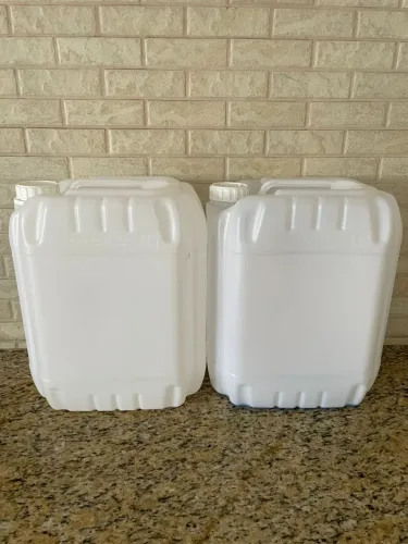 Bombona de água 20 litros usada em lavanderia amaciante e sabão em líquido.