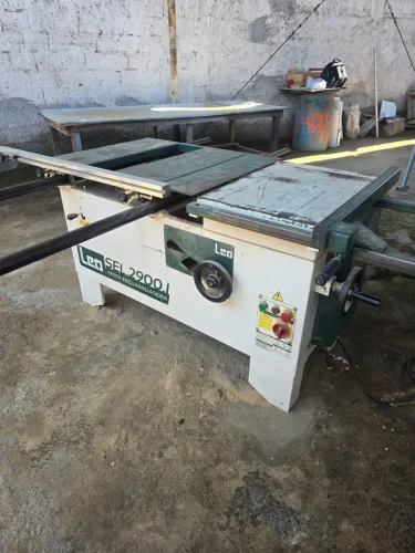 Esquadrejadeira 2900mm novinha