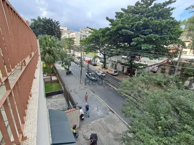 APARTAMENTO DE 2 QUARTOS NA ESTRADA DO PAU FERRO - FREGUESIA