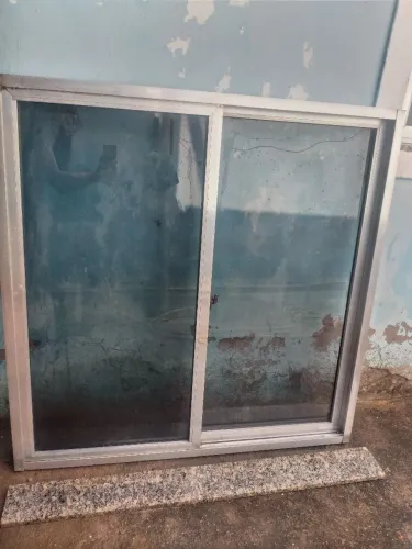 Janelas de alumínio 1,20 X 1,20 com vidro fumê
