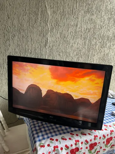 TV AOC 32 polegadas OBS: Com DEFEITO