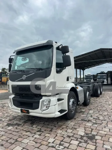 VOLVO VM 330 8X2 2018/2019