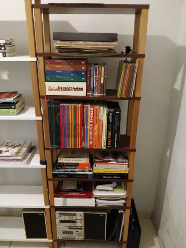 Estante Evolukit para livros e mangas 