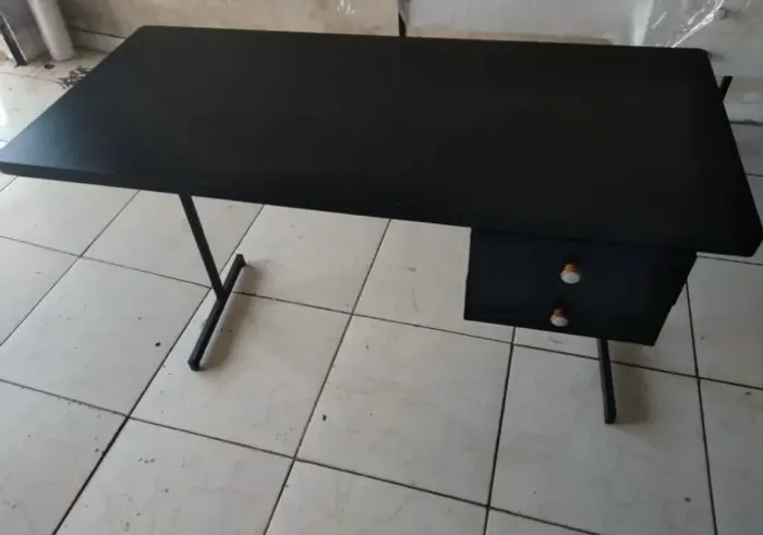 nova mesa reta com duas gavetas preta - frete grátis
