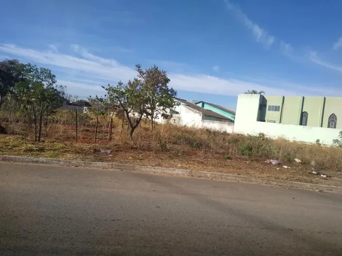 Terreno Exclusivo no Residencial Canadá: Seu Investimento de Alto Potencial em Goiânia!