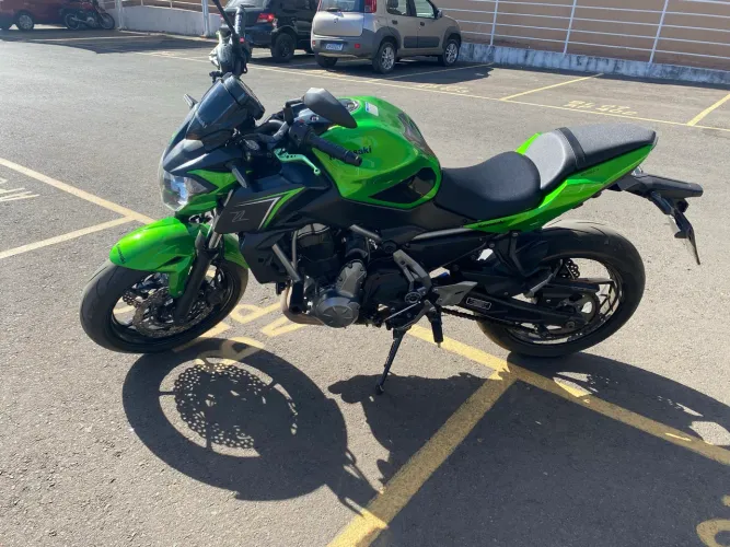 Kawasaki z 650 com escapamento esportivo 