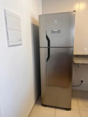 Geladeira Electrolux Cinza COM DEFEITO