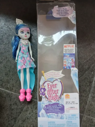 Ever After High Boneca Feitiço de Inverno