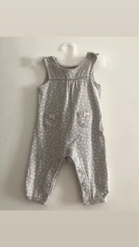 Macacão floral cinza Carter's para bebê