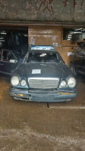 SUCATA DE MERCEDES E420 V8 1997 PARA RETIRADA DE PEÇAS 