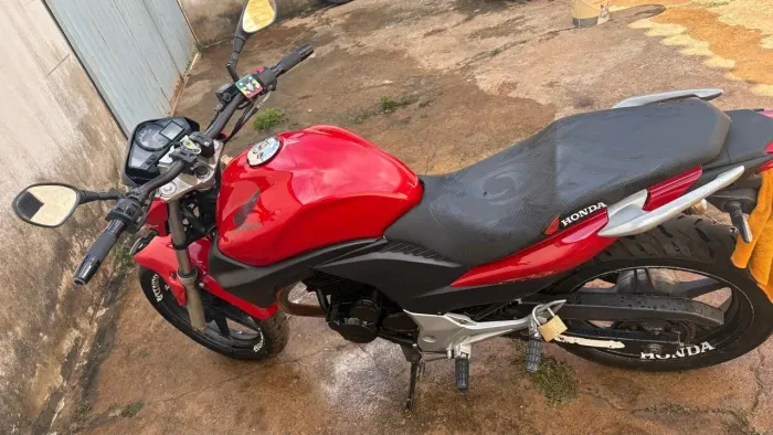 Vendo Moto Honda CB300 2011 R$ 9.000