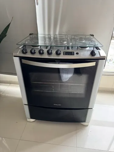 Fogão Eletrolux 5 bocas com timer e relógio 