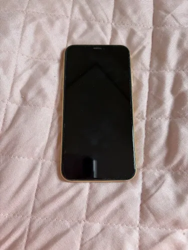 iPhone XR amarelo usado, em perfeito estado