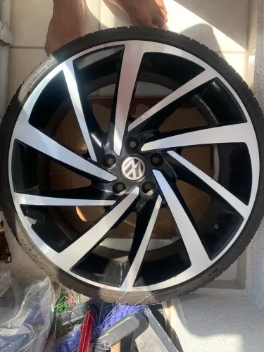 Roda aro 20 com pneus novos